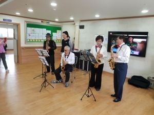 기타 연주 (노인복지관 공연)
